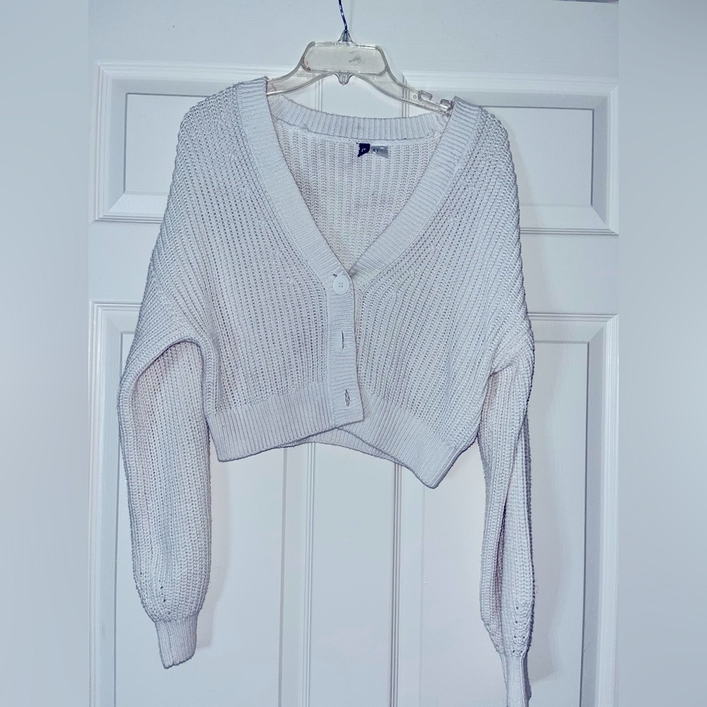 white h&m sweater